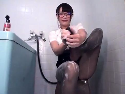 Dominant Japanese whore in foot fetish action